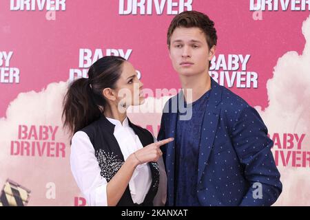 Die Schauspieler Eiza Gonzalez und Ansel Elgort besuchen am 23. Juni 2017 in Madrid, Spanien, eine Fotozelle für „Baby Driver“ im Villa Magna Hotel. (Foto von Oscar Gonzalez/NurPhoto) *** Bitte benutzen Sie die Gutschrift aus dem Kreditfeld *** Stockfoto