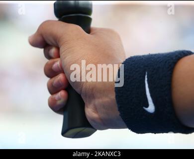 Ball Girl Hand und Nike Band beim Viertelfinale der Herren am vierten Tag der ATP Aegon Championships im Queen's Club im Westen Londons am 23. Juni 2017 (Foto von Kieran Galvin/NurPhoto) *** Bitte nutzen Sie die Gutschrift aus dem Kreditfeld *** Stockfoto