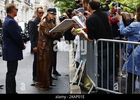 Die kanadische Sängerin Celine Dion verlässt am 28. Juni 2017 ihr Hotel in Paris, Frankreich. (Foto von Mehdi Taamallah/NurPhoto) *** Bitte benutzen Sie die Gutschrift aus dem Kreditfeld *** Stockfoto