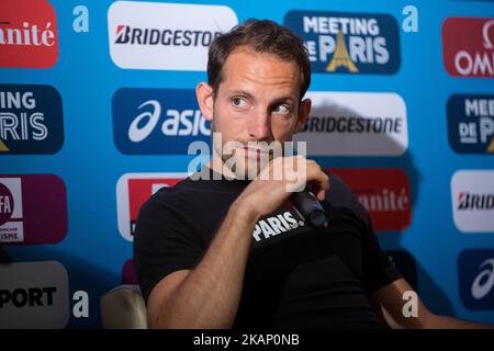 Renaud Lavillenie aus Frankreich, Champion im Stabhochsprung, beantwortet Fragen während der Pressekonferenz der Diamond League, Meeting of Paris 2017, am 30. Juni 2017 im Mercure Paris Centre Eiffel, Paris, Frankreich. (Foto von Michel Stoupak/NurPhoto) *** Bitte nutzen Sie die Gutschrift aus dem Kreditfeld *** Stockfoto