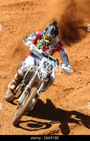 Max Anstie #99 (GBR) in Husqvarna von Rockstar Energy Husqvarna Factory Racing in Aktion während des MXGP World Championship 2017 Race of Portugal, Agueda, 1. Juli 2017. (Foto von Paulo Oliveira / DPI / NurPhoto) *** Bitte nutzen Sie die Gutschrift aus dem Kreditfeld *** Stockfoto