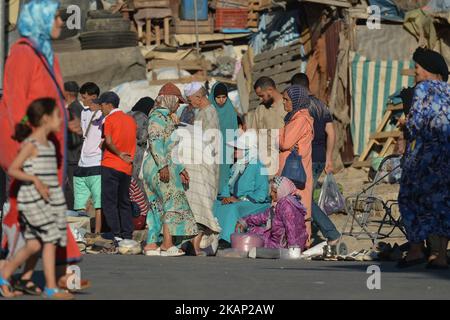 Ein Blick auf den belebten lokalen Markt, in Fes Medina. Am Samstag, den 1. Juli 2017, in Fes, Marokko. (Foto von Artur Widak/NurPhoto) *** Bitte nutzen Sie die Gutschrift aus dem Kreditfeld *** Stockfoto