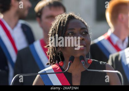 La France Insoumise, Parlamentsabgeordneter Daniele Obono, hält eine Rede während einer Versammlung am Place de la Republique am 3. Juli 2017 in Paris, als Reaktion auf die Ansprache des französischen Präsidenten an die Mitglieder der Nationalversammlung und des Senats seit seiner Wahl. (Foto von Julien Mattia/NurPhoto) *** Bitte nutzen Sie die Gutschrift aus dem Kreditfeld *** Stockfoto