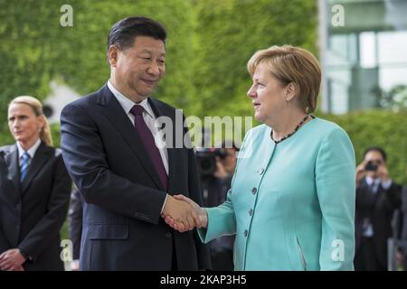 Bundeskanzlerin Angela Merkel begrüßt den chinesischen Präsidenten Xi Jinping bei seiner Ankunft am 5. Juli 2017 im Bundeskanzleramt in Berlin. (Foto von Emmanuele Contini/NurPhoto) *** Bitte benutzen Sie die Gutschrift aus dem Kreditfeld *** Stockfoto