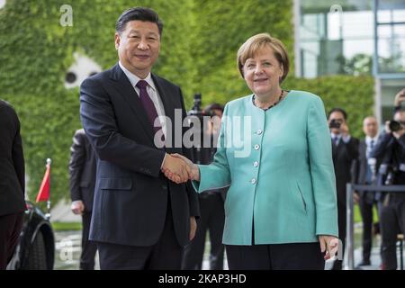 Bundeskanzlerin Angela Merkel begrüßt den chinesischen Präsidenten Xi Jinping bei seiner Ankunft am 5. Juli 2017 im Bundeskanzleramt in Berlin. (Foto von Emmanuele Contini/NurPhoto) *** Bitte benutzen Sie die Gutschrift aus dem Kreditfeld *** Stockfoto