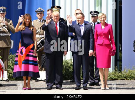 Der US-Präsident Donald Trump und die First Lady der Vereinigten Staaten Melania Trump, mit dem polnischen Präsidenten Andrzej Duda und der First Lady der polnischen Agata Kornhauser-Duda, auf dem Krasinski-Platz, in der Nähe des Warschauer Aufstandsdenkmals. Am Donnerstag, den 6. Juli 2017, in Warschau, Polen. (Foto von Krystian Dobuszynski/NurPhoto) *** Bitte nutzen Sie die Gutschrift aus dem Kreditfeld *** Stockfoto