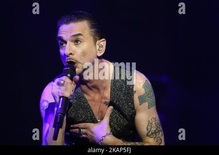 Die britische Band Depeche Mode-Sänger Dave Gahan tritt am 8. Juli 2017 beim NOS Alive Musikfestival in Lissabon, Portugal, auf. Foto: Pedro Fiuza ( Foto von Pedro Fiúza/NurPhoto) *** Bitte nutzen Sie die Gutschrift aus dem Kreditfeld *** Stockfoto