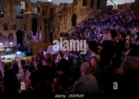 Die amerikanische Rockband Foo Fighters beim Konzert im Odeon des Herodes Atticus oder Herodeon am Fuße der Akropolis von Athen, am 10. Juni 2017. Das Konzert ist Teil der weltbekannten Doku-Serie "Landmarks Live in Concert" von PBS (Foto: Panayotis Tzamaros/NurPhoto) *** Bitte nutzen Sie die Gutschrift aus dem Credit Field *** Stockfoto