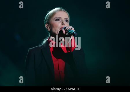 Halina Mlynkova, eine in Tschechien geborene polnische Sängerin, ehemalige Sängerin einer beliebten polnischen Folk-Rock-Gruppe Brathanki, während eines Konzerts „Solidarität mit Aleppo“ in Krakau. Am Sonntag, den 9. Juli 2017, in Krakau, Polen. (Foto von Artur Widak/NurPhoto) *** Bitte nutzen Sie die Gutschrift aus dem Kreditfeld *** Stockfoto