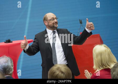 Bundeskanzler-Kandidat und Vorsitzender der Sozialdemokratischen Partei (SPD) Martin Schulz ist im Bild nach einer Rede bei der Veranstaltung "Zukunft. Gerechtigkeit. Europa' (Future, Equitiy, Europe) am 16. Juli 2017 im Willy-Brandt-Haus der SPD in Berlin. (Foto von Emmanuele Contini/NurPhoto) *** Bitte benutzen Sie die Gutschrift aus dem Kreditfeld *** Stockfoto