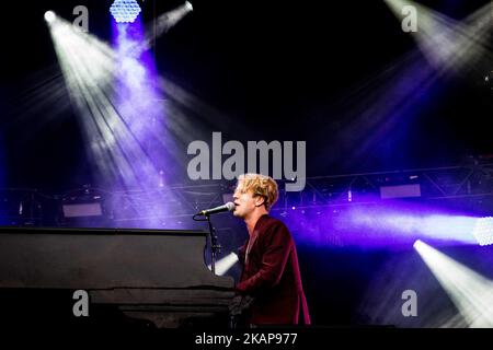 Der englische Sänger und Songwriter Tom Odell tritt am 19. Juli 2017 auf der Bühne des Moon&Stars 2017 Festivals in Locarno, Schweiz, auf. (Foto von Roberto Finizio/NurPhoto) *** Bitte nutzen Sie die Gutschrift aus dem Kreditfeld *** Stockfoto