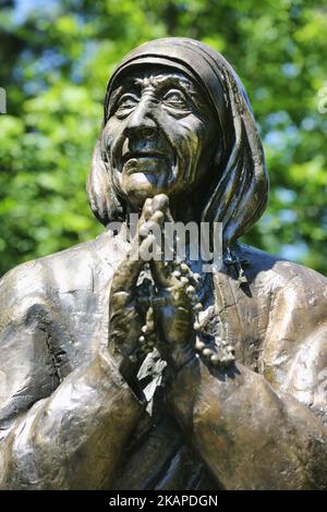 Büste von Mutter Teresa (Heilige Teresa von Kalkutta) vor einer Kirche in Midland, Ontario, Kanada. (Foto by Creative Touch Imaging Ltd./NurPhoto) *** Bitte nutzen Sie die Gutschrift aus dem Kreditfeld *** Stockfoto