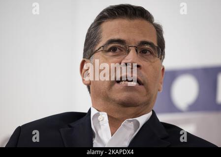 Xavier Becerra, Generalanwalt des Staates Kalifornien, spricht während der Politicon-Konferenz am 29. Juli 2017 im Pasadena Convention Center in Pasadena, Kalifornien. Politicon ist eine parteiübergreifende Konvention, die Politik, Komödie und Unterhaltung miteinander verbindet. (Foto von Ronen Tivony/NurPhoto) *** Bitte benutzen Sie die Gutschrift aus dem Kreditfeld *** Stockfoto