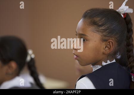 Während die Kämpfe zu Ende gehen, wird West Mosul langsam wieder lebendig. Hier Schulmädchen an einer Schule in West Mosul. Mosul, Irak, 02. August 2017 (Foto von Noe Falk Nielsen/NurPhoto) *** Bitte nutzen Sie die Gutschrift aus dem Kreditfeld *** Stockfoto