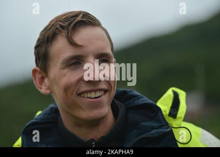 Ein belgischer Radfahrer Dylan Teuns, der für das BMC Racing Team während einer Top Riders Medienfischereitour am Vorabend der Eröffnungsphase des Arktischen Rennens von Norwegen 2017 in der Nähe der Insel Andorja unterwegs ist. Am Mittwoch, den 9. August 2017, auf der Insel Andorja, Norwegen. (Foto von Artur Widak/NurPhoto) *** Bitte nutzen Sie die Gutschrift aus dem Kreditfeld *** Stockfoto