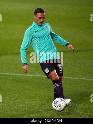 James Chester von Aston Villa während des Vormatchwarmer-Spiels während des Carabao Cup First Round-Spiels zwischen Colchester United und Aston Villa am 9. August 2017 im Colchester Community Stadium, Colchester, England. (Foto von Kieran Galvin/NurPhoto) *** Bitte benutzen Sie die Gutschrift aus dem Kreditfeld *** Stockfoto