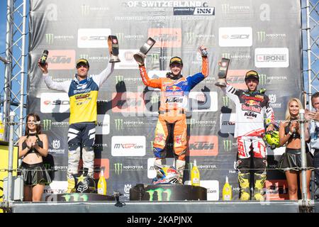 84 Herlings Jeffrey KTM NED KNMV Red Bull KTM , 21 Paulin Gautier Husqvarna FRA MCM Rockstar Energy, 222 Cairoli Antonio KTM ITA FMI Red Bull KTM Factory Racing Husqvarna Factory Racing auf dem Podium der Sieger feiert während des RENNENS MXGP World Championship Switzerland am 13. August 2017 in Frauenfeld, Schweiz. (Foto von Fabio Averna/NurPhoto) *** Bitte nutzen Sie die Gutschrift aus dem Kreditfeld *** Stockfoto