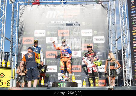 84 Herlings Jeffrey KTM NED KNMV Red Bull KTM , 21 Paulin Gautier Husqvarna FRA MCM Rockstar Energy, 222 Cairoli Antonio KTM ITA FMI Red Bull KTM Factory Racing Husqvarna Factory Racing auf dem Podium der Sieger feiert während des RENNENS MXGP World Championship Switzerland am 13. August 2017 in Frauenfeld, Schweiz. (Foto von Fabio Averna/NurPhoto) *** Bitte nutzen Sie die Gutschrift aus dem Kreditfeld *** Stockfoto