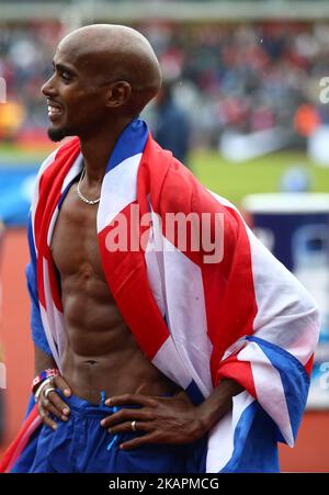 Mo Farah posiert mit der Union Flag, nachdem er die 3000m der Männer während des Muller Grand Prix und der IAAF Diamond League im Alexander Stadium am 20. August 2017 in Birmingham, England, gewonnen hat. (Foto von Kieran Galvin/NurPhoto) Stockfoto