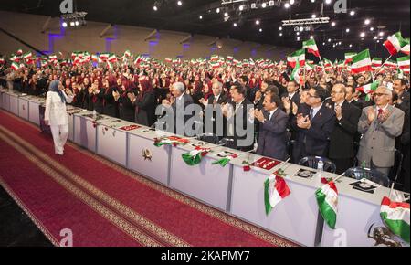 Maryam Rajavi nimmt an der Konferenz zum Jahrestag des Massakers von 30.000 politischen Gefangenen im Iran am 1988. August in Tirana, Albanien, Teil 19 2017. Maryam Rajavi, die designierte Präsidentin des Nationalen rates des Widerstands des Iran (NCRI), bezeichnete ihn als Verbrechen gegen die Menschlichkeit und forderte die UN auf, eine Untersuchungskommission über das Massaker zu erheben. (Foto von Siavosh Hosseini/NurPhoto) Stockfoto