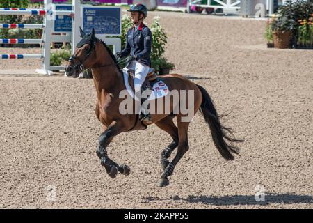 Die Französin Penelope Leprevost auf Vagabond de la Pomme fährt am 23. August 2017 im Qualifikationsspringen der FEI Europameisterschaften 2017 im Ullevi-Stadion in Göteborg, Schweden (Foto: Julia Reinhart/NurPhoto) Stockfoto