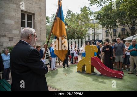 Am 24. August 2017 versammelte sich die ukrainische Gemeinde auf dem Pariser Platz Taras-Chevtchenko, um den 26.. Jahrestag der Unabhängigkeit zu feiern. (Foto von Julien Mattia/NurPhoto) Stockfoto