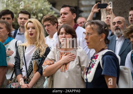 Am 24. August 2017 versammelte sich die ukrainische Gemeinde auf dem Pariser Platz Taras-Chevtchenko, um den 26.. Jahrestag der Unabhängigkeit zu feiern. (Foto von Julien Mattia/NurPhoto) Stockfoto