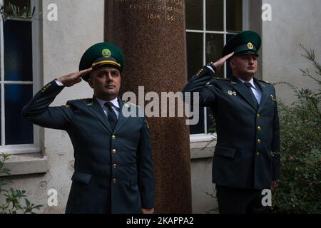 Am 24. August 2017 versammelte sich die ukrainische Gemeinde auf dem Pariser Platz Taras-Chevtchenko, um den 26.. Jahrestag der Unabhängigkeit zu feiern. (Foto von Julien Mattia/NurPhoto) Stockfoto