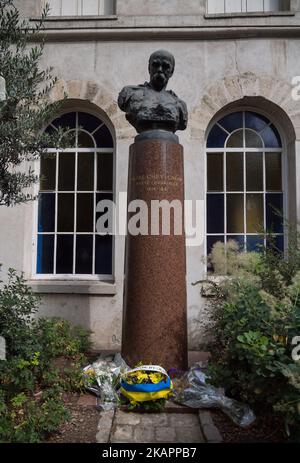 Am 24. August 2017 versammelte sich die ukrainische Gemeinde auf dem Pariser Platz Taras-Chevtchenko, um den 26.. Jahrestag der Unabhängigkeit zu feiern. (Foto von Julien Mattia/NurPhoto) Stockfoto