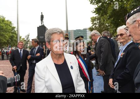 Der Seretar des Armeestaates, Genevieve Darieussecq, würdigt die DB-Division von 2., die am 25. August 2017 in Paris unter der Führung des Generals Leclerc de Hautecloque in Paris, Frankreich, einmarschiert ist. (Foto: Julien Mattia/NurPhoto) Stockfoto