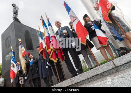 Die Bürgermeisterin von Paris, Anne Hidalgo, und die Seretei des Militärstaates Genevieve Darieussecq würdigen die DB-Division von 2., die am 25. August 2017 in Paris unter der Führung des Generals Leclerc de Hautecloque in Paris, Frankreich, einmarschiert ist. (Foto: Julien Mattia/NurPhoto) Stockfoto