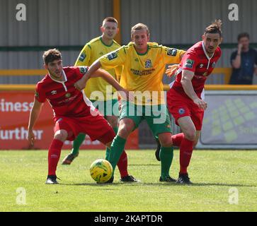 L-R Rob Evans von Billericay Town Ronnie Winn vom FC Thurrock und Dan Waldren von Billericay Town während des Bostik League Premier Division Spiels zwischen Thurrock gegen Billericay Town am Ship Lane Ground, Aveley, UK am 28. August 2017. (Foto von Kieran Galvin/NurPhoto) Stockfoto