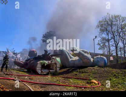 Feuer zerstört am 3. September 2017 eine Sambaschule in Sao Paulo, Brasilien. Feuerwehrleute bekämpfen die Flammen. Kein Opfer. (Foto von Cris FAGA/NurPhoto) Stockfoto