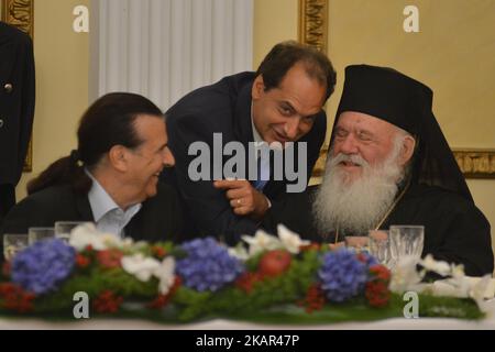 Der stellvertretende Parlamentspräsident Tasos Kourakis (L), der Infrastrukturminister Christos Spirtzis (M) und Erzbischof Ieronymos (R) während eines Staatsessens im Präsidentenhaus in Athen, Griechenland, am 7. September 2017. (Foto von Wassilios Aswestopoulos/NurPhoto) Stockfoto