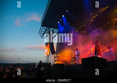 Die britische Elektronikgruppe Metronomy tritt am 9. September 2017 live auf der Bühne des OnBlackheath Festivals 2017 in London, Großbritannien, auf. Die aktuelle Band besteht aus Joseph Mount (Gesang, Keyboards und Gitarre), Oscar Cash (Saxophon, Backing Vocals, Gitarren und Keyboards), Anna Prior (Schlagzeug und Gesang) und Gbenga Adelekan (Bassgitarre und Gesang). (Foto von Alberto Pezzali/NurPhoto) Stockfoto