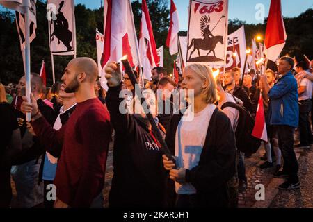 Am 10. September 2017 veranstalteten rund 150 Mitglieder der rechtsextremen identitären Bewegung eine Gedenkdemonstration auf dem Kahlenberg Wien (Österreich), darunter ein fackellauf. (Foto von David Speier/NurPhoto) Stockfoto