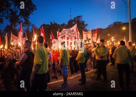 Am 10. September 2017 veranstalteten rund 150 Mitglieder der rechtsextremen identitären Bewegung eine Gedenkdemonstration auf dem Kahlenberg in Wien, Österreich, einschließlich eines fackellaufens. (Foto von David Speier/NurPhoto) Stockfoto