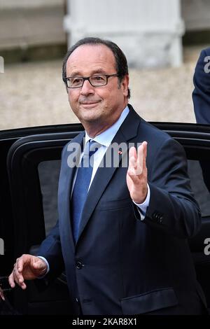 Der ehemalige französische Präsident Francois Hollande kommt am 15. September 2017 im Elysée-Palast in Paris zu einer Zeremonie zur Krönung der Olympischen Spiele 2024 in Paris an. (Foto von Julien Mattia/NurPhoto) Stockfoto
