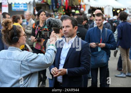 Der ehemalige sozialistische Präsidentschaftskandidat, der jetzt Führer des "Mouvement du 1er juillet" Benoit Hamon (C) ist, nimmt an einer Debatte während des Festivals der Menschheit (Fete de l'Humanite) Teil, einem politischen Ereignis- und Musikfestival, das von der Kommunistischen Partei Frankreichs (PCF) am 16. September 2017 in La Courneuve, außerhalb von Paris, organisiert wurde. (Foto von Michel Stoupak/NurPhoto) Stockfoto