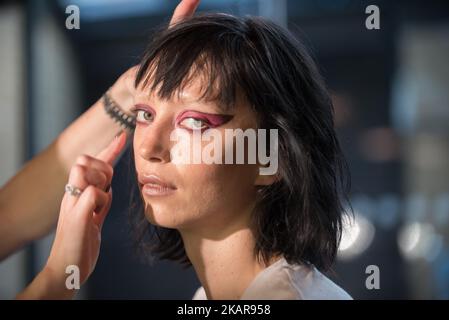 Allgemeiner Blick auf die Backstage vor der Nicopanda Show während der London Fashion Week am 2017. September am 16. September 2017 in London, England. (Foto von Alberto Pezzali/NurPhoto) Stockfoto