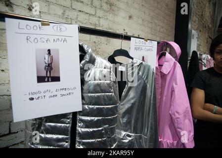 Allgemeiner Blick auf die Backstage vor der Nicopanda Show während der London Fashion Week am 2017. September am 16. September 2017 in London, England. (Foto von Alberto Pezzali/NurPhoto) Stockfoto