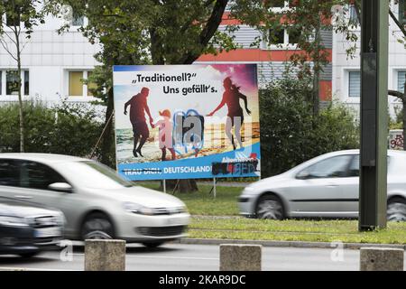 Ein Wahlplakat der populistischen rechten Alternative für Deutschland (AfD) ist am 15. September 2017 im Berliner Bezirk Lichtenberg abgebildet. (Foto von Emmanuele Contini/NurPhoto) Stockfoto