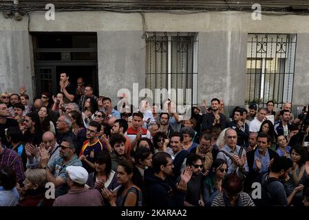 Während des Akts zur Unterstützung des Referendums der 1-O in Katalonien am 17. September 2017 in Madrid, Spanien, hören sich die Menschen die Reden an. (Foto von Juan Carlos Lucas/NurPhoto) Stockfoto