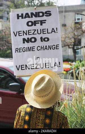 Die Kanadier fordern ein Ende der amerikanischen Versuche eines „Regimewechsels“ in Venezuela und verurteilen Kanadas Mittäterschaft beim Sturz der Regierung Venezuelas in Toronto, Kanada, am 16. September 2017. (Foto von Creative Touch Imaging Ltd./NurPhoto) Stockfoto