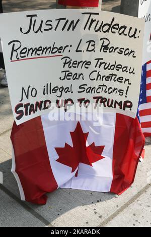 Die Kanadier fordern ein Ende der amerikanischen Versuche eines „Regimewechsels“ in Venezuela und verurteilen Kanadas Mittäterschaft beim Sturz der Regierung Venezuelas in Toronto, Kanada, am 16. September 2017. (Foto von Creative Touch Imaging Ltd./NurPhoto) Stockfoto