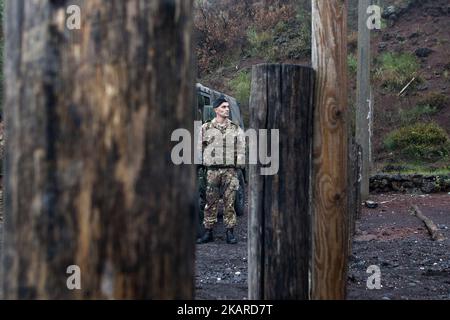 Italienische Truppen stehen Wache vor dem Vesuv von Neapel, Kampanien Gruppe, Kommandant ist Colonel Salvatore Alessandro Sarci, Neapel September am 19,2017, als die Sicherheitsmaßnahmen nach Angriffen in London verstärkt wurden. (Foto von Paolo Manzo/NurPhoto) Stockfoto