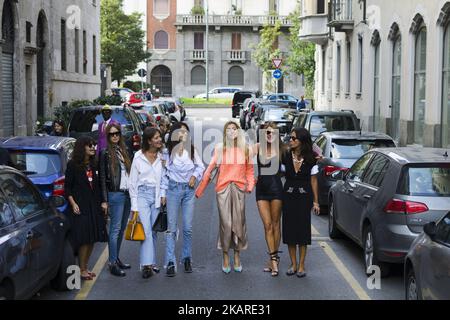 Street Style während der Mailand Fashion Week in Mailand, Italien, am 24. September 2017. (Foto von Nataliya Petrova/NurPhoto) Stockfoto