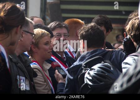 Jean-luc Mélanchon blickt während des marsches gegen die Reform des Arbeitsrechts am 23. September 2017 in Paris auf die Kamera. Tausende kamen zu dem Treffen, das von Jean-Luc Mélanchon, einem französischen Politiker der extremen Linken, einberufen wurde, weil er die bereits vom französischen Präsidenten Emmanuel Macron unterzeichnete Reform des Arbeitsrechts verriet. (Foto von David Cordova/NurPhoto) Stockfoto