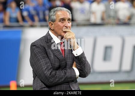 Der Besitzer der Atlanta Falcons, Arthur Blank, wird während der zweiten Hälfte eines NFL-Fußballspiels gegen die Detroit Lions am 24. September 2017 in Detroit, Michigan, am Rande des Spiels gesehen. (Foto von Jorge Lemus/NurPhoto) Stockfoto