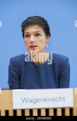 Die Spitzenkandidatin der linken Partei Sahra Wagenknecht wird am 25. September 2017 bei einer Pressekonferenz in Berlin abgebildet. (Foto von Emmanuele Contini/NurPhoto) Stockfoto